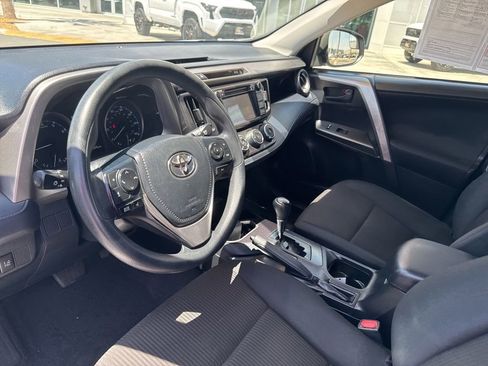 Used 2018 Toyota RAV4 LE FWD image 13