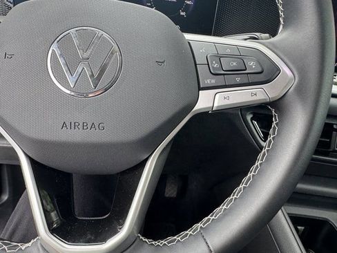 Used 2025 Volkswagen Tiguan SE AWD/4WD image 24
