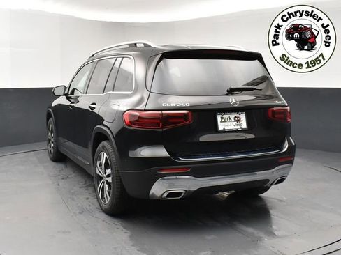 Used 2025 Mercedes-Benz GLB 250 4MATIC image 4