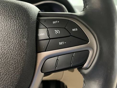 Used 2018 Jeep Grand Cherokee Limited RWD image 19
