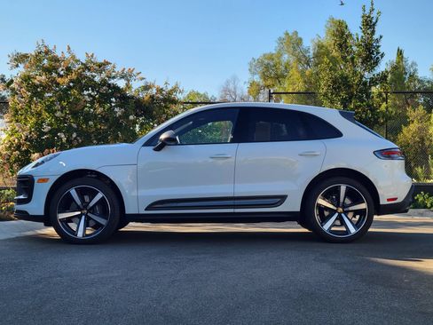 Used 2026 Porsche Macan AWD/4WD image 2