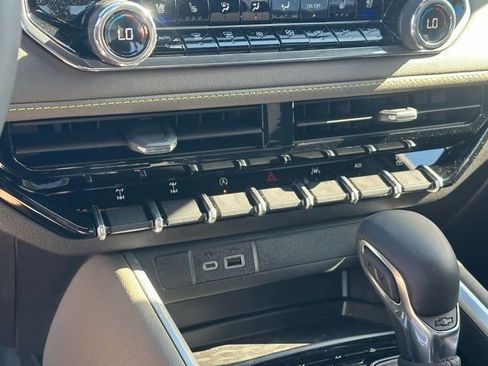 New 2026 Chevrolet Colorado ZR2 w/ Technology Package AWD/4WD image 10