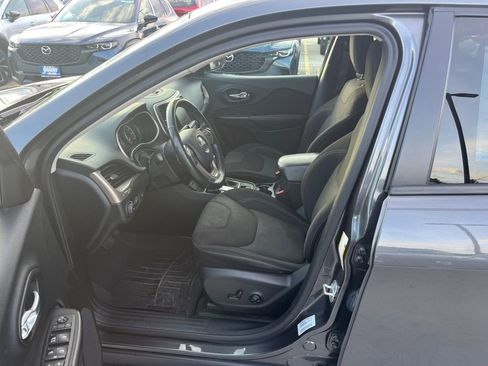 Used 2015 Jeep Cherokee Latitude w/ Comfort/Convenience Group image 11