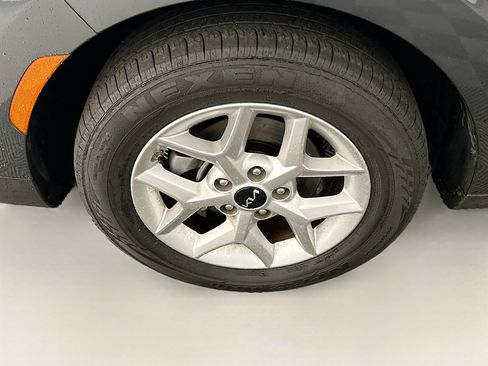 Used 2025 Kia Soul LX w/ LX Technology Package FWD image 11