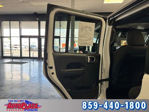 Used 2024 Jeep Wrangler Unlimited Rubicon image 46