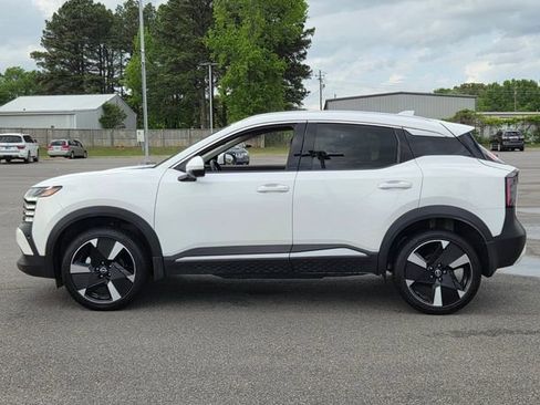 Used 2025 Nissan Kicks SR FWD image 2