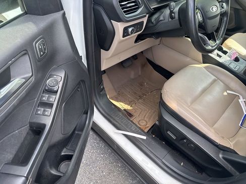 Used 2022 Ford Escape Titanium w/ Class II Trailer Tow Package image 18