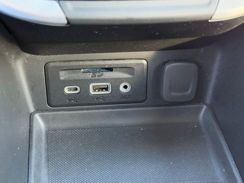 Used 2024 GMC Terrain SLT image 35