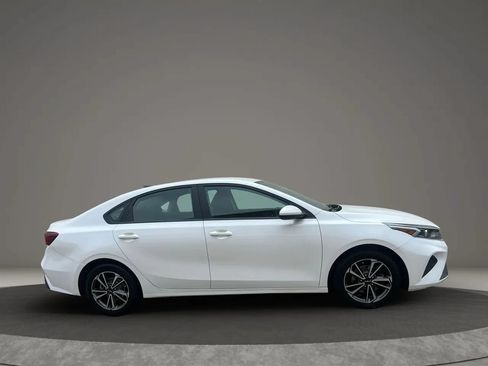 Used 2022 Kia Forte LXS FWD image 4