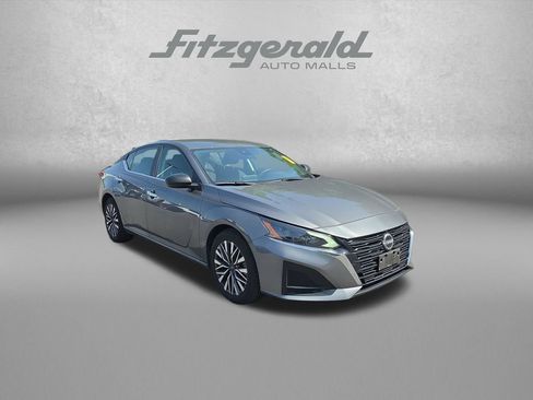Used 2025 Nissan Altima 2.5 SV FWD image 1