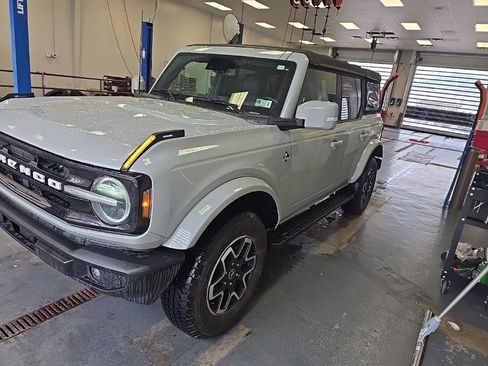 Used 2021 Ford Bronco Outer Banks AWD/4WD image 1