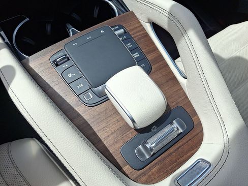 New 2026 Mercedes-Benz GLS 450 4MATIC image 17