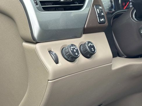 Used 2018 Chevrolet Suburban Premier image 13