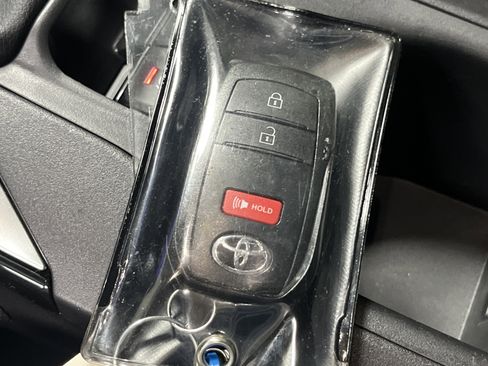 Used 2025 Toyota Corolla Cross LE FWD image 34