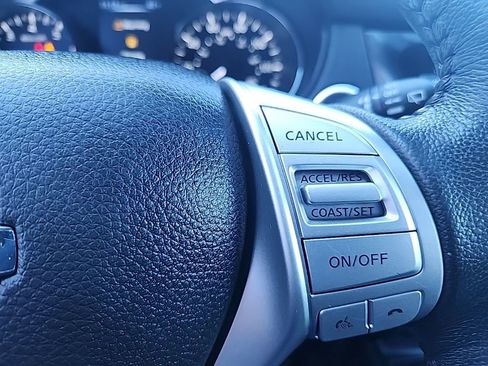 Used 2016 Nissan Rogue SL image 18