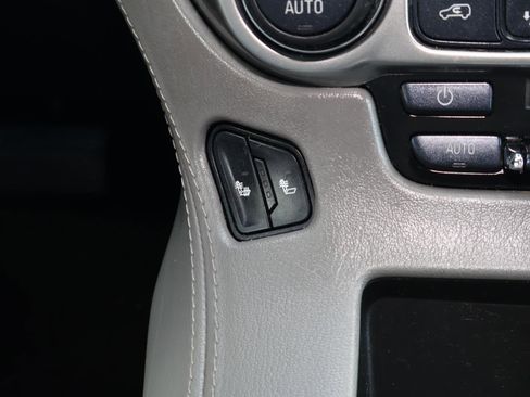 Used 2018 Chevrolet Suburban LT image 25