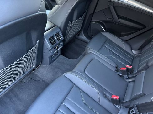 Certified 2025 Audi Q5 2.0T Premium w/ Convenience Plus Package image 9