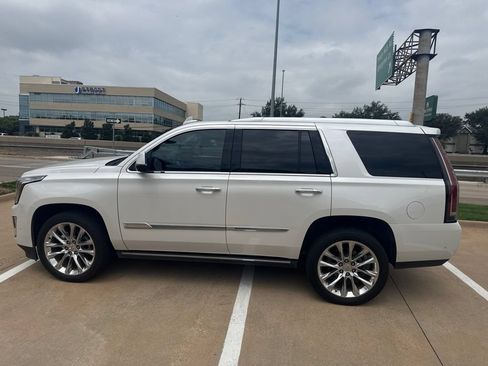 Used 2017 Cadillac Escalade Premium Luxury AWD/4WD image 15