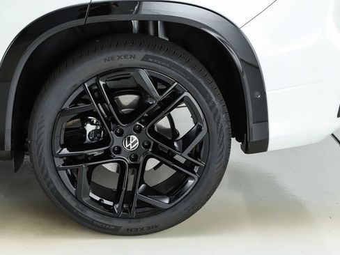 New 2026 Volkswagen Tiguan SE R-Line FWD image 45