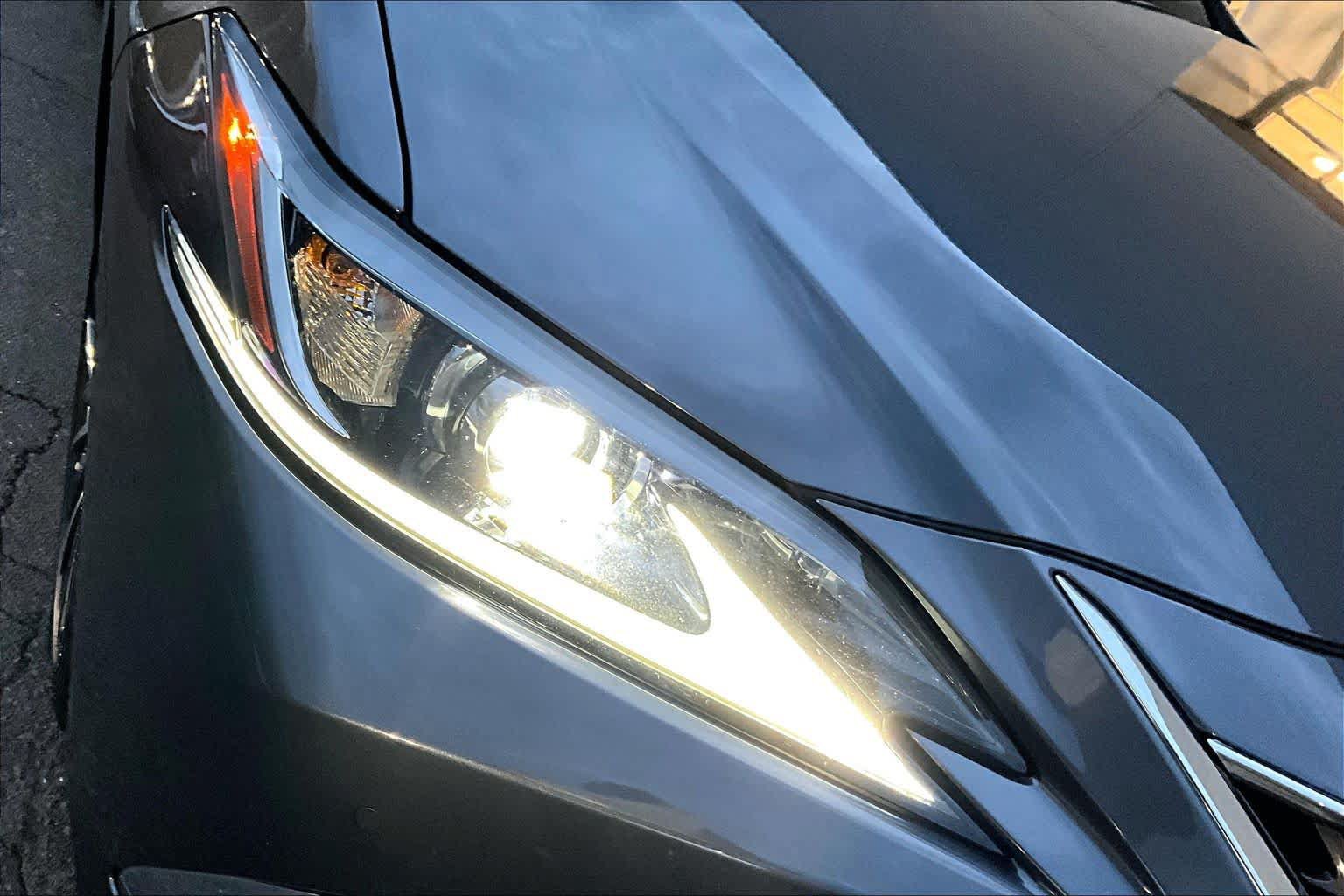 Used 2024 Lexus ES 350 w/ Premium Package FWD image 32