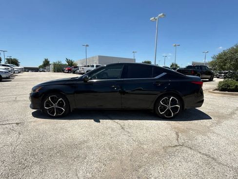 Used 2023 Nissan Altima 2.5 SR w/ SR Premium Package FWD image 2