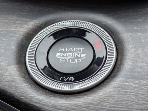 New 2025 Jeep Grand Cherokee Limited w/ Luxury Tech Group II RWD image 31
