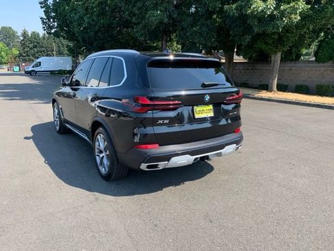 Used 2024 BMW X5 xDrive40i w/ Premium Package AWD/4WD image 3