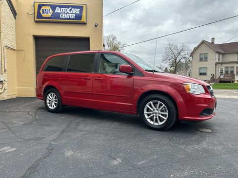 Used 2013 Dodge Grand Caravan SXT FWD image 4