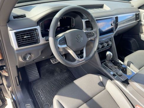 Used 2023 Volkswagen Atlas Cross Sport SEL R-Line image 4