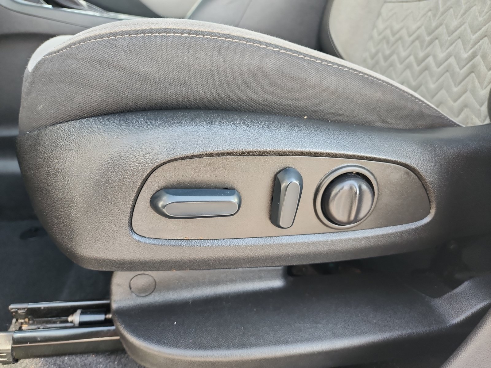 Used 2022 Chevrolet Equinox LT AWD/4WD image 14