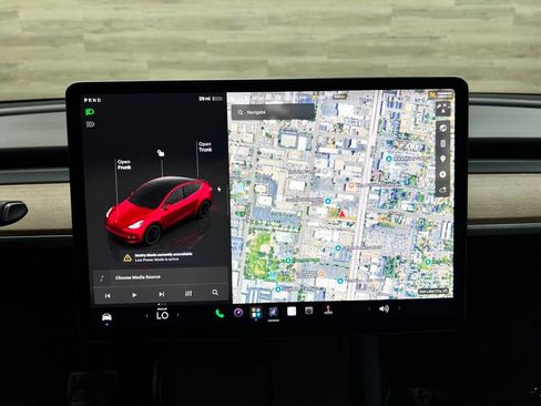 Used 2024 Tesla Model Y Performance AWD/4WD image 23