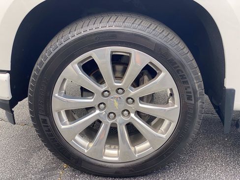 Used 2019 Chevrolet Silverado 1500 High Country w/ Technology Package AWD/4WD image 12