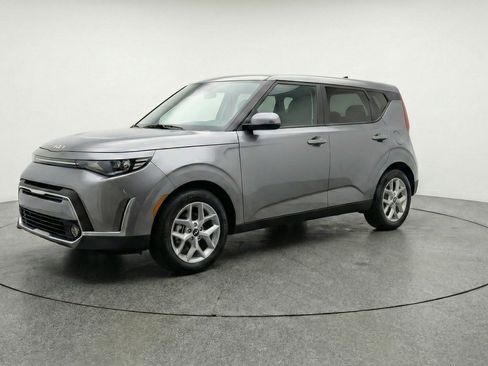 Used 2025 Kia Soul LX w/ LX Technology Package FWD image 3