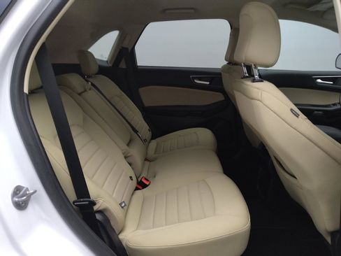 Used 2024 Ford Edge SE image 19