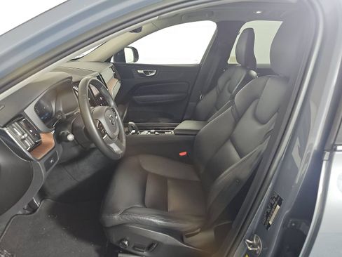 Used 2023 Volvo XC60 B5 Plus w/ Protection Package Premier AWD/4WD image 8