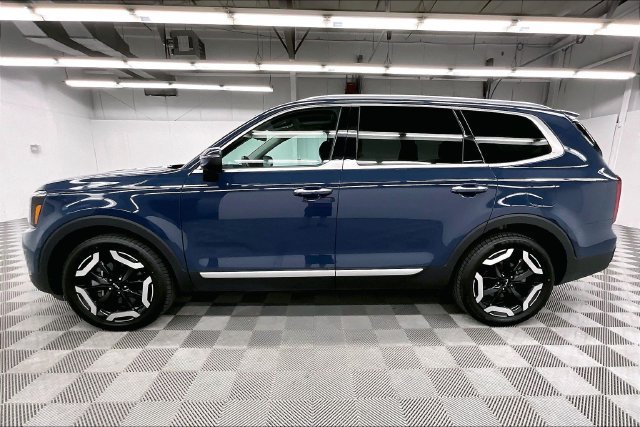 Used 2025 Kia Telluride S FWD image 13