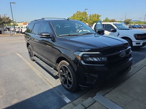 Used 2022 Ford Expedition Limited RWD image 2