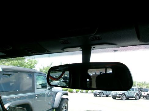 Certified 2021 Jeep Gladiator Sport AWD/4WD image 21