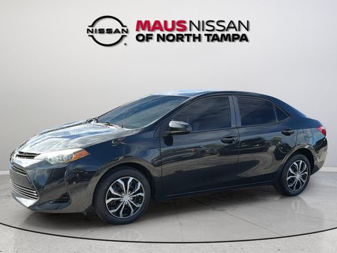Used 2017 Toyota Corolla LE FWD image 5