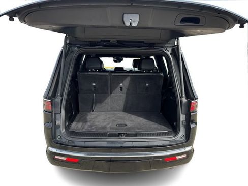 Used 2024 Jeep Wagoneer Series II w/ Flexible Seating Group AWD/4WD image 12