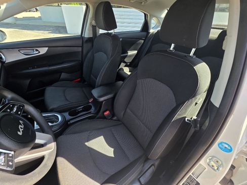 Used 2022 Kia Forte LXS FWD image 29