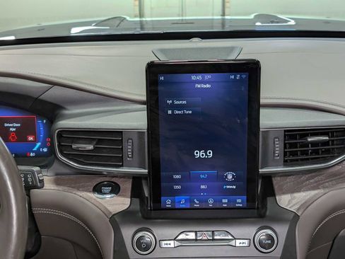 Used 2020 Ford Explorer Platinum w/ Premium Technology Package image 19