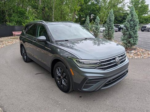 Used 2023 Volkswagen Tiguan SE w/ Panoramic Sunroof Package AWD/4WD image 7