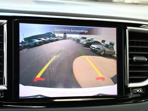 Used 2025 Chrysler Pacifica Select FWD image 3