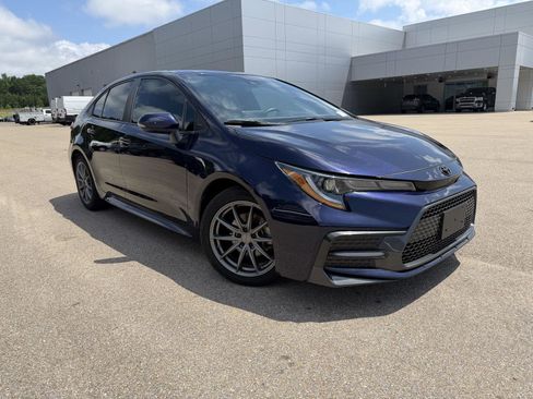 Used 2022 Toyota Corolla SE FWD image 3