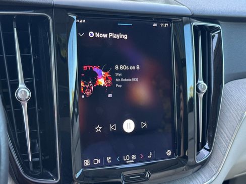 Certified 2023 Volvo XC60 B5 Plus w/ Protection Package Premier image 21