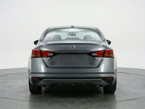 Used 2025 Nissan Altima 2.5 SV FWD image 7