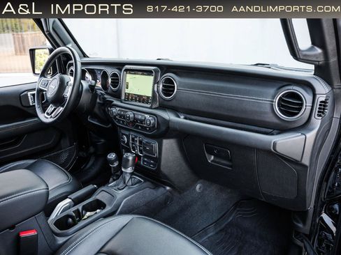 Used 2023 Jeep Wrangler Unlimited Sahara w/ LED Lighting Group AWD/4WD image 22