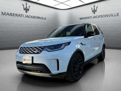 Used 2025 Land Rover Discovery S image 9