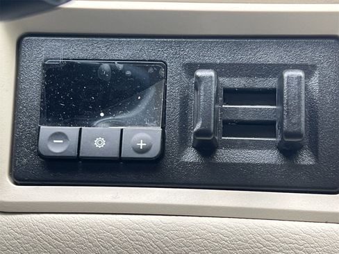 New 2025 Nissan Armada Platinum Reserve image 6